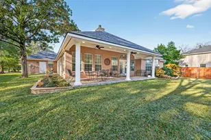 13 Wedgewood Blvd, Conroe, TX 77304 - Photo 4