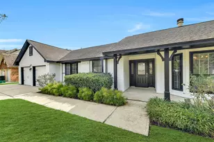 807 Sandringham Dr, Friendswood, TX 77546 - Photo 2