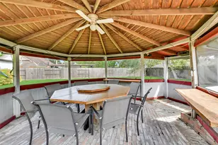 807 Sandringham Dr, Friendswood, TX 77546 - Photo 28