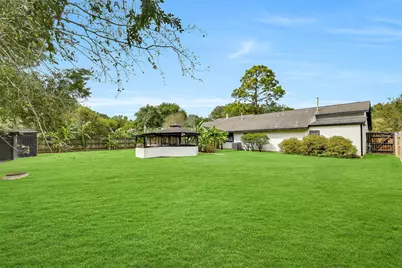 807 Sandringham Drive, Friendswood, TX 77546 - Photo 30