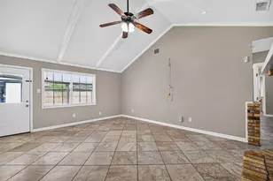 6038 Cartagena St, Houston, TX 77035 - Photo 14