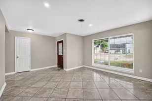 6038 Cartagena St, Houston, TX 77035 - Photo 6