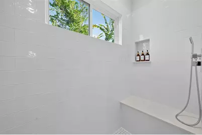833 Dorchester St Street #E, Houston, TX 77022 - Photo 22