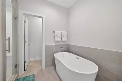833 Dorchester St Street #E, Houston, TX 77022 - Photo 24