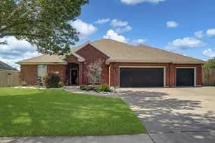 20 Chuckwagon Ct, Angleton, TX 77515 - Photo 1