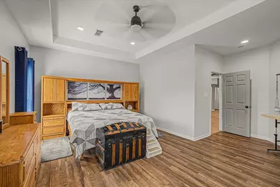 20 Chuckwagon Court, Angleton, TX 77515 - Photo 16