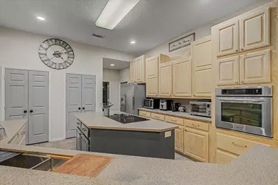 20 Chuckwagon Court, Angleton, TX 77515 - Photo 8