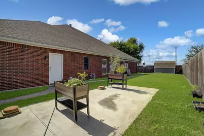 20 Chuckwagon Court, Angleton, TX 77515 - Photo 38