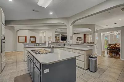 20 Chuckwagon Court, Angleton, TX 77515 - Photo 6