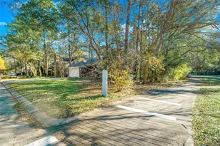 2 Village Knoll Pl, The Woodlands, TX 77381 - Photo 2