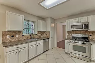2 Village Knoll Pl, The Woodlands, TX 77381 - Photo 22