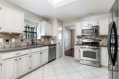 2 Village Knoll Place, The Woodlands, TX 77381 - Photo 14