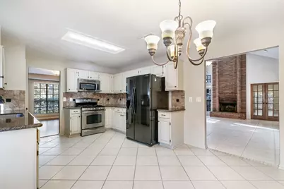 2 Village Knoll Place, The Woodlands, TX 77381 - Photo 16