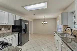 2 Village Knoll Pl, The Woodlands, TX 77381 - Photo 18