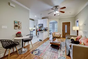 319 W 10th St, Houston, TX 77008 - Photo 2