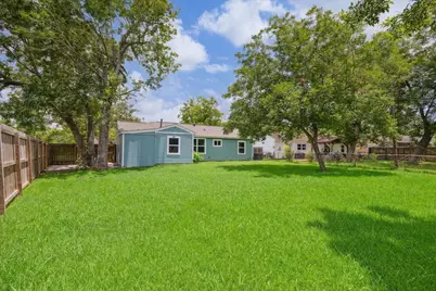 210 Laurel Street, Lake Jackson, TX 77566 - Photo 12