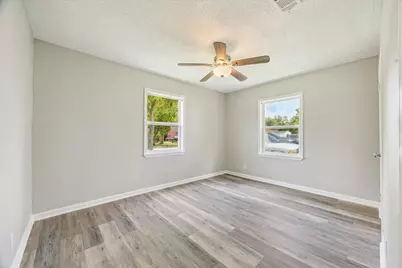 210 Laurel Street, Lake Jackson, TX 77566 - Photo 6
