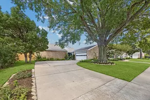 11402 Overbrook Ln, Houston, TX 77077 - Photo 2