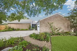 11402 Overbrook Ln, Houston, TX 77077 - Photo 2