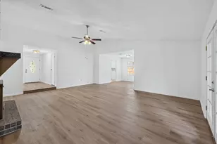 12422 Old River Dr, Baytown, TX 77523 - Photo 8