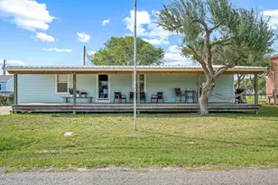 904 W Harrison Ave, Port O'Connor, TX 77982 - Photo 2
