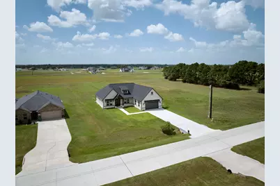 565 Longhorn Trail, Angleton, TX 77515 - Photo 2