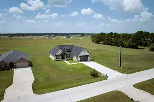 565 Longhorn Trail, Angleton, TX 77515 - Photo 2