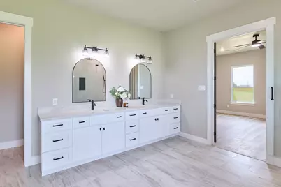 565 Longhorn Trail, Angleton, TX 77515 - Photo 18