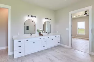 565 Longhorn Trail, Angleton, TX 77515 - Photo 18