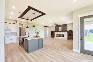 565 Longhorn Trail, Angleton, TX 77515 - Photo 10