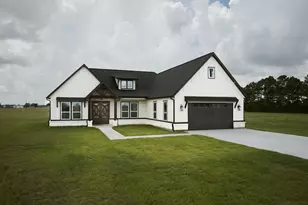 565 Longhorn Trail, Angleton, TX 77515 - Photo 1