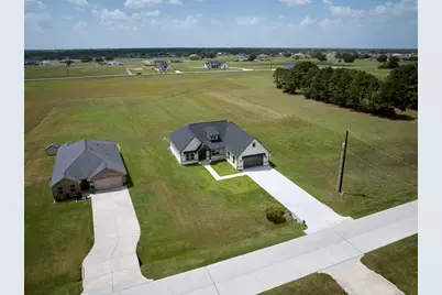 565 Longhorn Trail, Angleton, TX 77515 - Photo 34