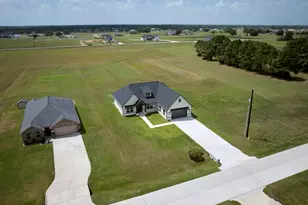 565 Longhorn Trail, Angleton, TX 77515 - Photo 34