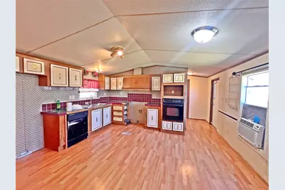 8835 Escondido Street, Alvin, TX 77511 - Photo 4