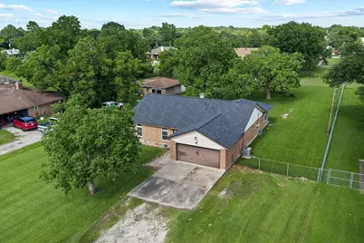 10122 Laurie Lane, Highlands, TX 77562 - Photo 2