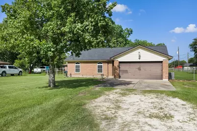10122 Laurie Lane, Highlands, TX 77562 - Photo 1