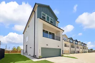 5628 Camino Encantado Dr, Houston, TX 77091 - Photo 2