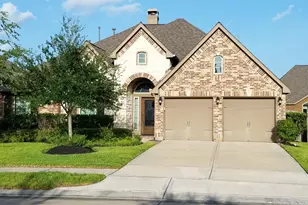 2019 Sunset Springs Dr, Pearland, TX 77584 - Photo 2