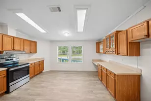 651 Cedar Point Dr, Livingston, TX 77351 - Photo 10