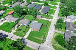 1419 S Durant St, Alvin, TX 77511 - Photo 44
