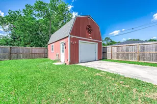 1419 S Durant St, Alvin, TX 77511 - Photo 36