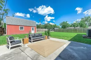 1419 S Durant St, Alvin, TX 77511 - Photo 32