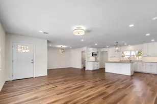 10218 Moorberry Ln, Houston, TX 77043 - Photo 6