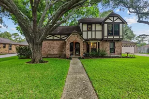 1810 Hunt Dr, Friendswood, TX 77546 - Photo 1