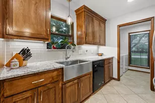 1810 Hunt Dr, Friendswood, TX 77546 - Photo 22