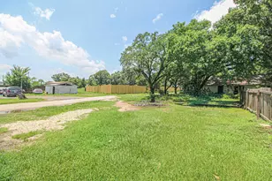 1203 N Houston Ave, Livingston, TX 77351 - Photo 4