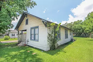 1203 N Houston Ave, Livingston, TX 77351 - Photo 1