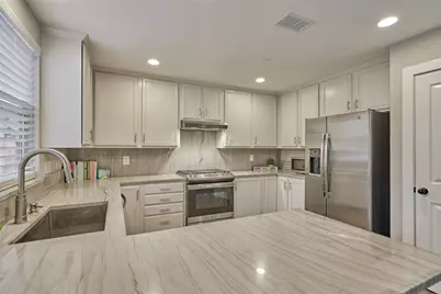 38 E Gaslight Place, The Woodlands, TX 77382 - Photo 4