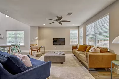 38 E Gaslight Place, The Woodlands, TX 77382 - Photo 10