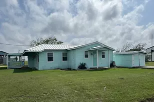 302 2nd St, Palacios, TX 77465 - Photo 4